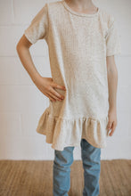 Load image into Gallery viewer, Ribbed Ruffle Tunic | Speckled Oat - Size 8/9Y
