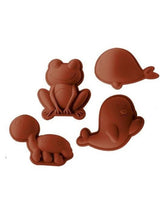 Load image into Gallery viewer, Scrunch Sand Moulds Frog Set | Rust
